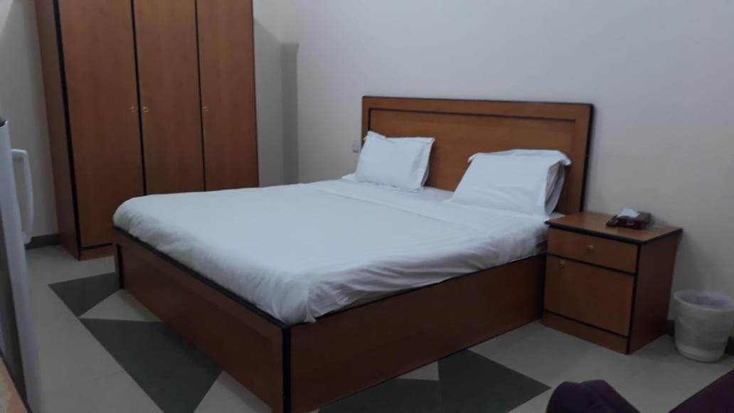 Al Quba Al Thahbia Aparthotel Рияд Екстериор снимка