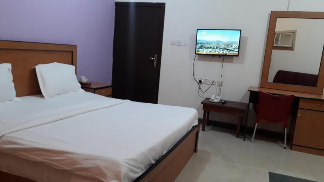 Al Quba Al Thahbia Aparthotel Рияд Екстериор снимка