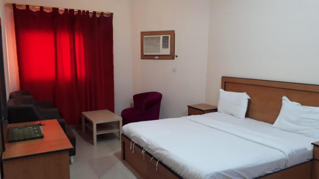 Al Quba Al Thahbia Aparthotel Рияд Екстериор снимка