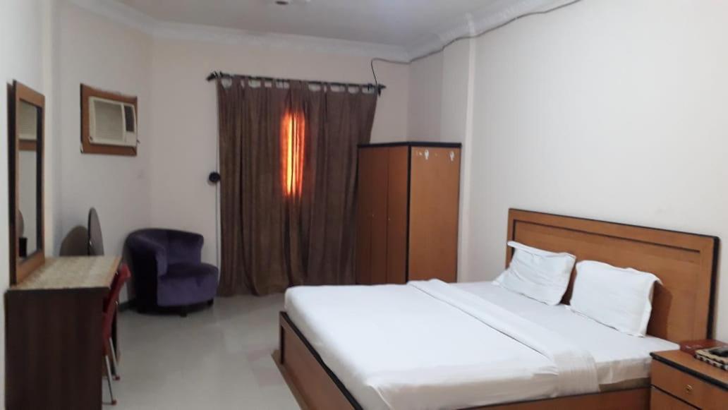 Al Quba Al Thahbia Aparthotel Рияд Екстериор снимка