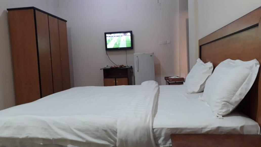 Al Quba Al Thahbia Aparthotel Рияд Екстериор снимка