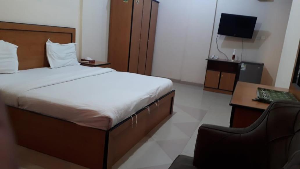 Al Quba Al Thahbia Aparthotel Рияд Екстериор снимка
