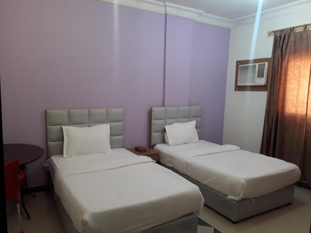 Al Quba Al Thahbia Aparthotel Рияд Екстериор снимка