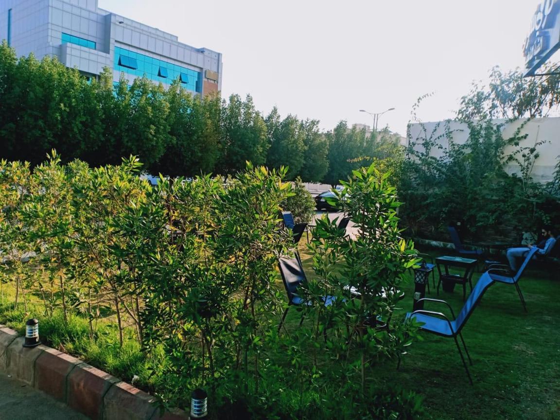 Al Quba Al Thahbia Aparthotel Рияд Екстериор снимка