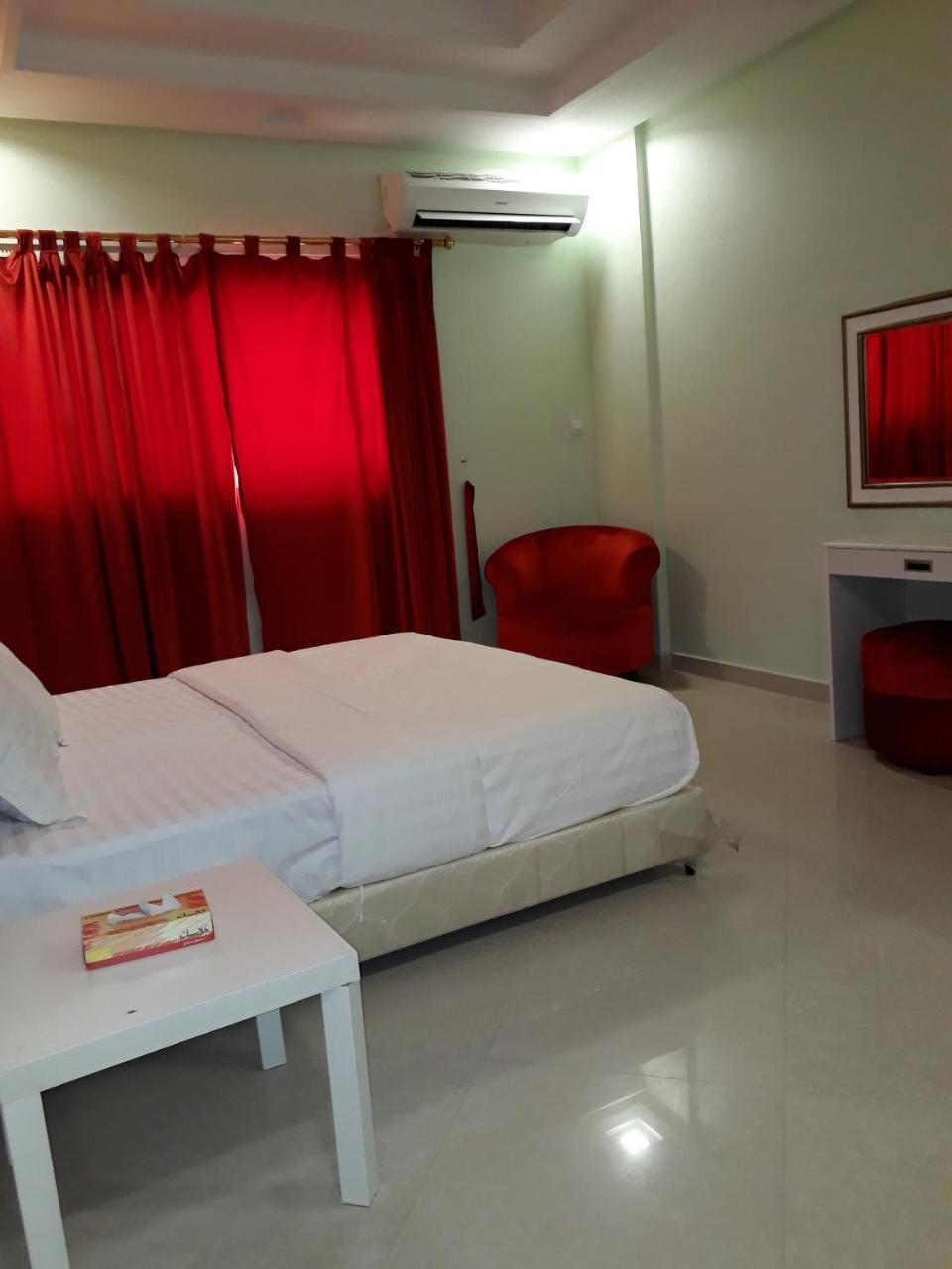 Al Quba Al Thahbia Aparthotel Рияд Екстериор снимка