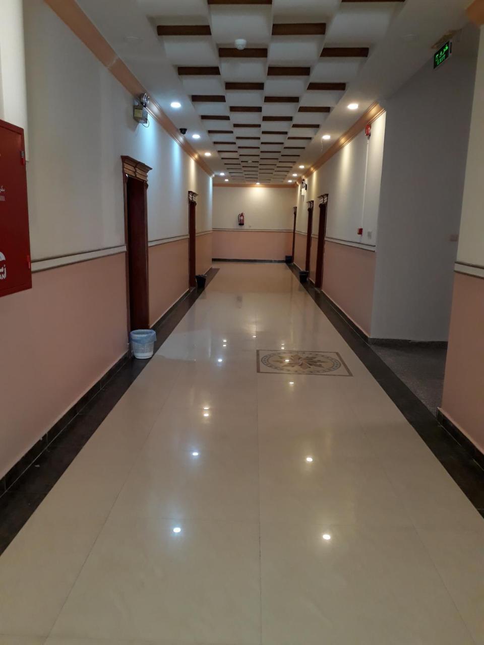 Al Quba Al Thahbia Aparthotel Рияд Екстериор снимка