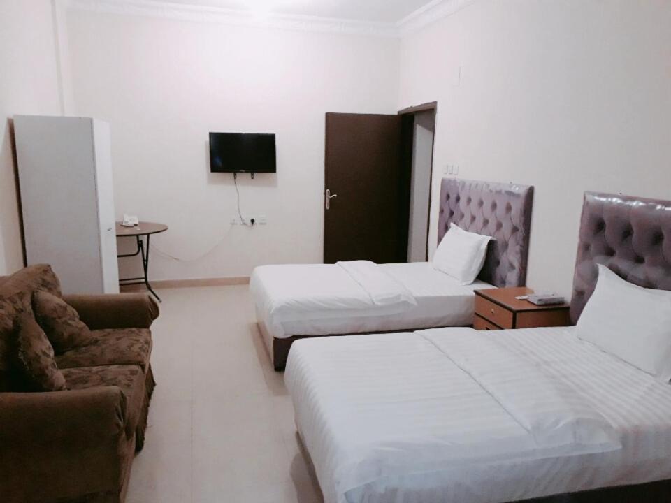 Al Quba Al Thahbia Aparthotel Рияд Екстериор снимка