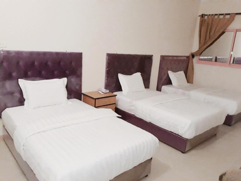 Al Quba Al Thahbia Aparthotel Рияд Екстериор снимка