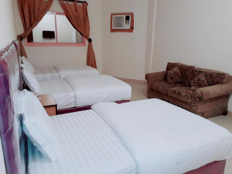 Al Quba Al Thahbia Aparthotel Рияд Екстериор снимка