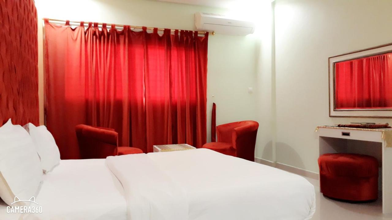 Al Quba Al Thahbia Aparthotel Рияд Екстериор снимка