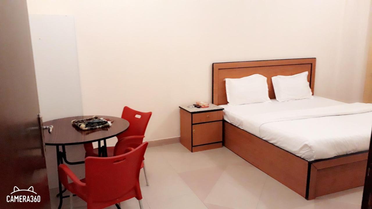 Al Quba Al Thahbia Aparthotel Рияд Екстериор снимка