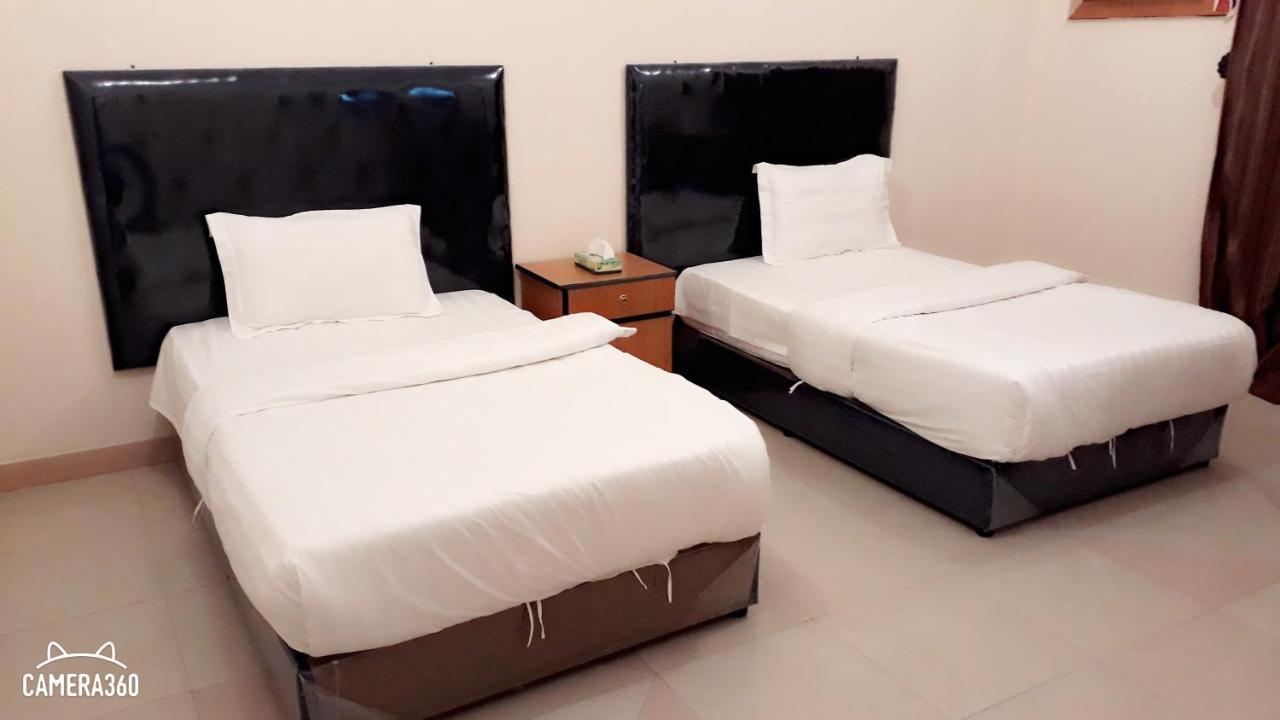 Al Quba Al Thahbia Aparthotel Рияд Екстериор снимка