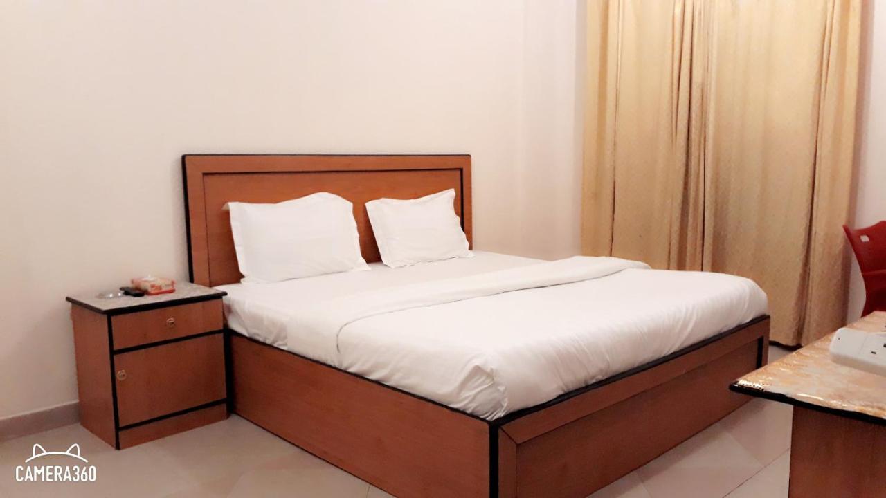 Al Quba Al Thahbia Aparthotel Рияд Екстериор снимка