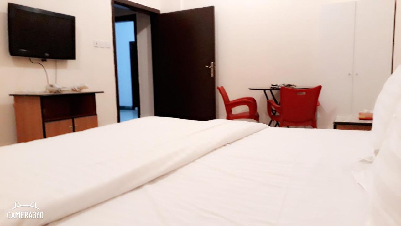 Al Quba Al Thahbia Aparthotel Рияд Екстериор снимка