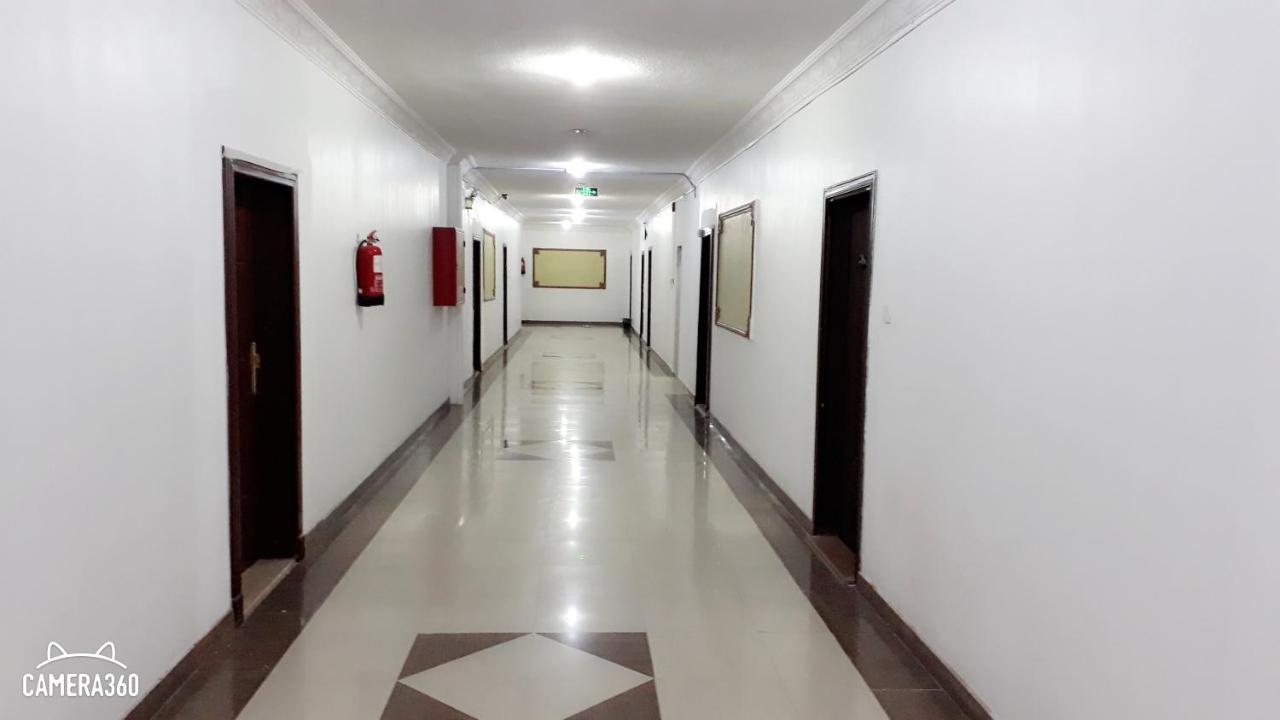 Al Quba Al Thahbia Aparthotel Рияд Екстериор снимка