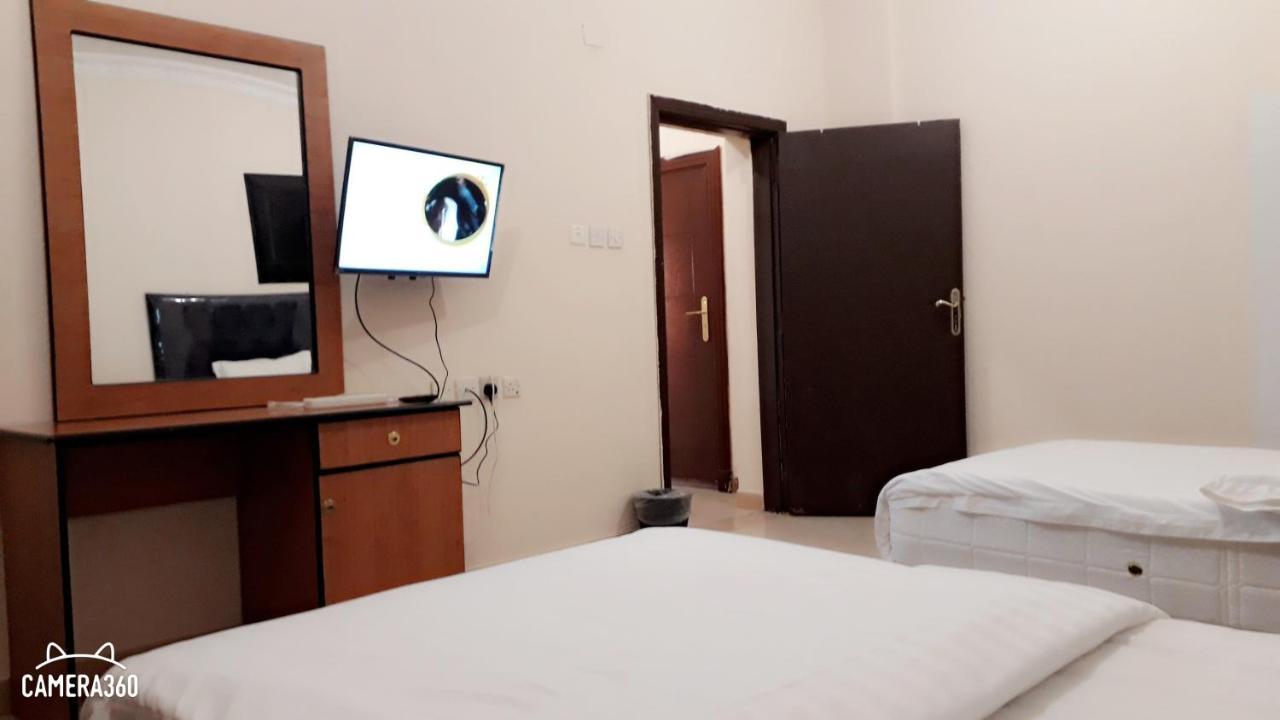 Al Quba Al Thahbia Aparthotel Рияд Екстериор снимка