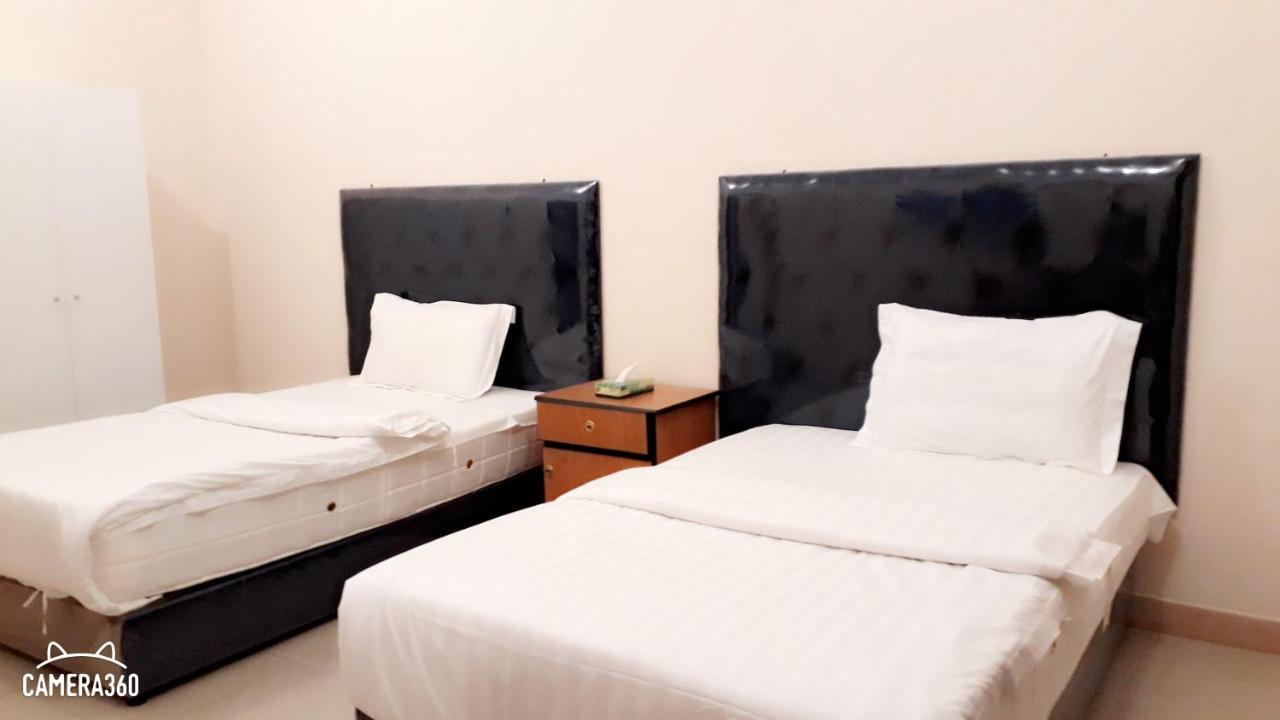 Al Quba Al Thahbia Aparthotel Рияд Екстериор снимка